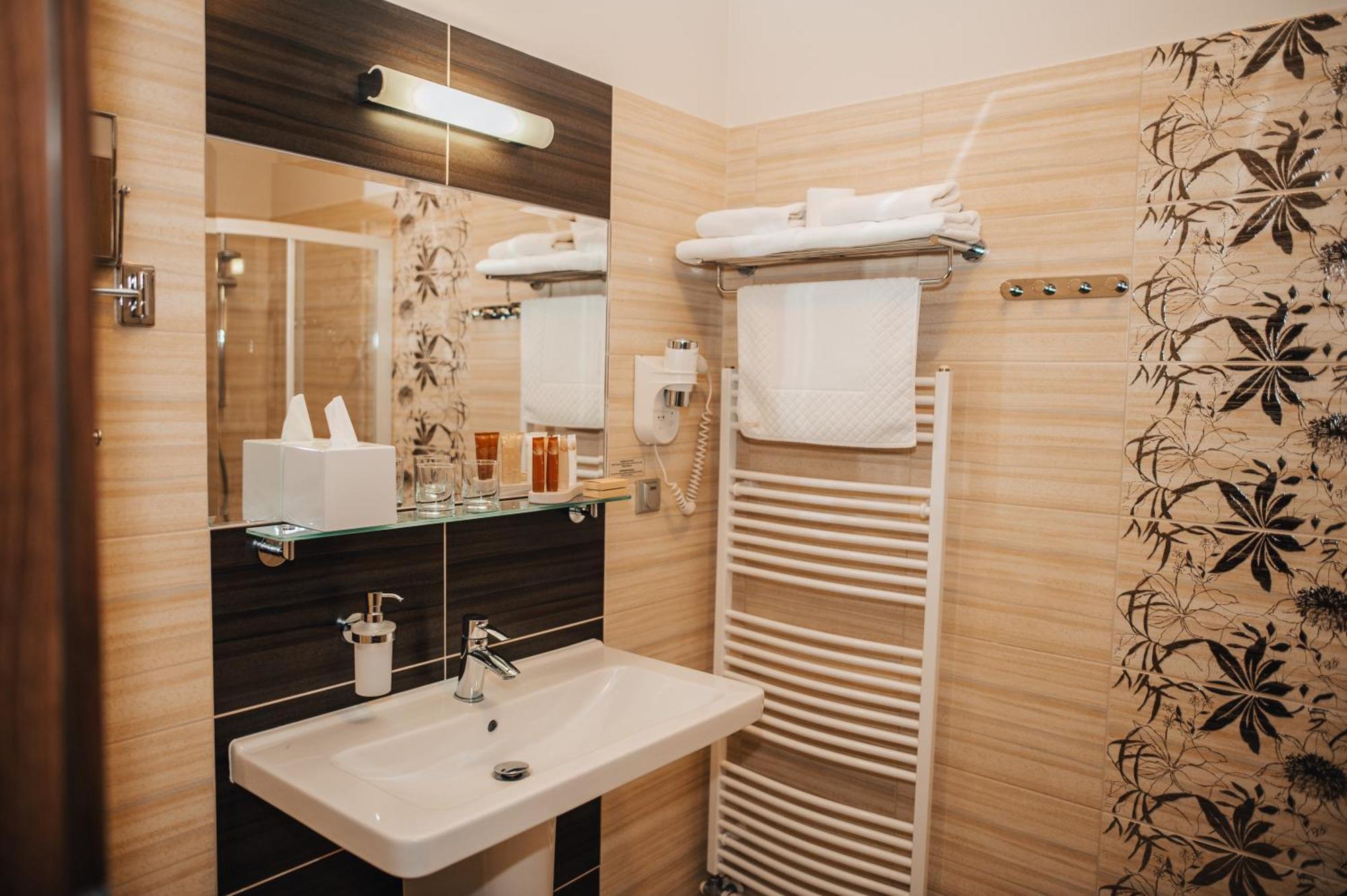 Hotel Elegance Šumperk Kültér fotó