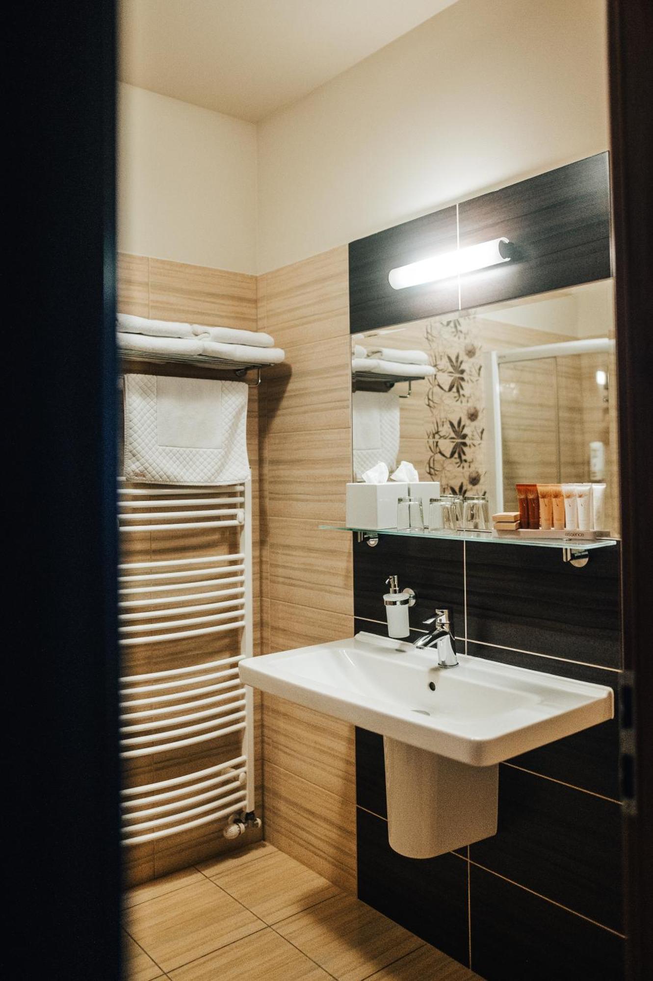 Hotel Elegance Šumperk Kültér fotó