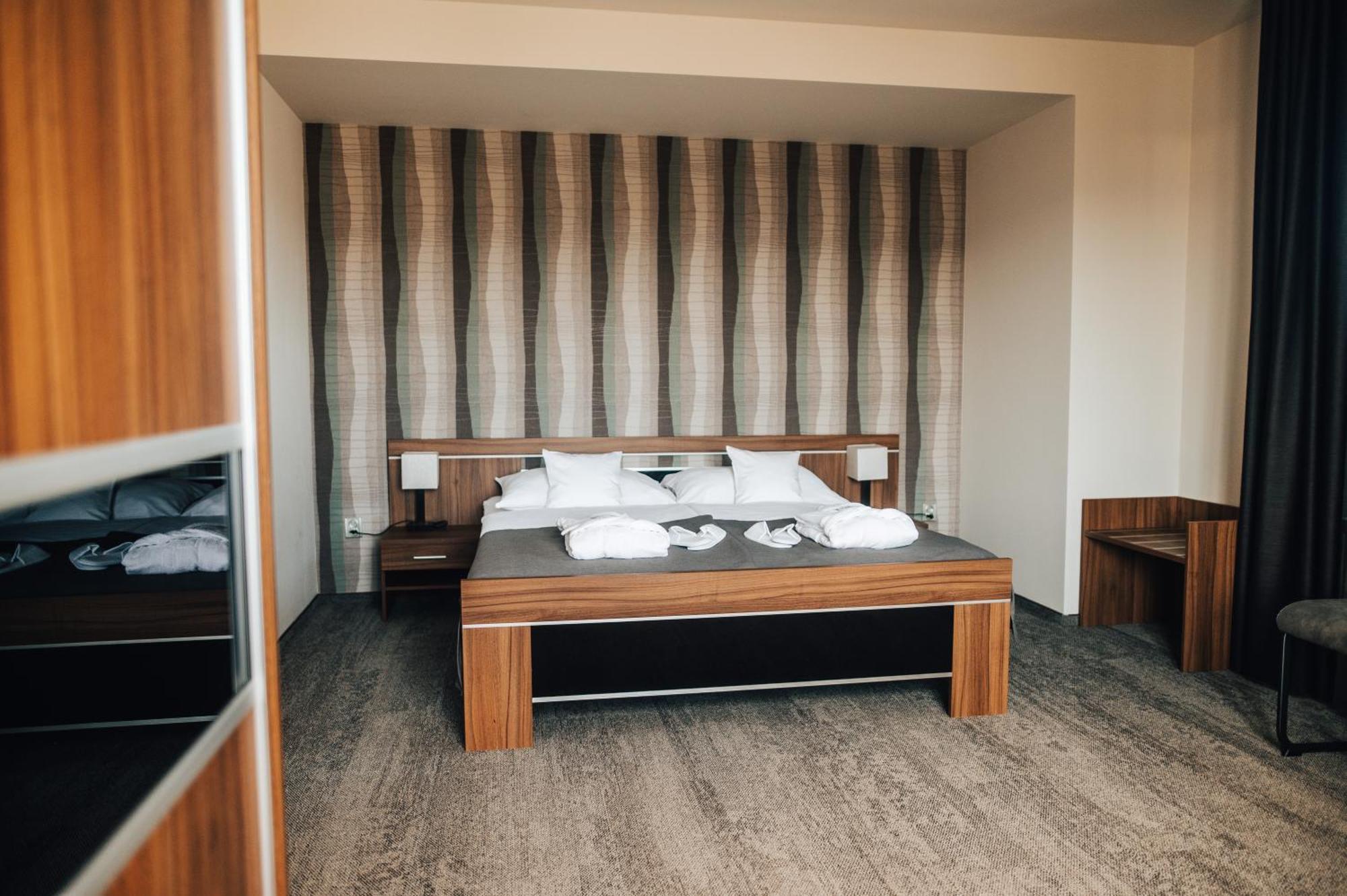 Hotel Elegance Šumperk Kültér fotó