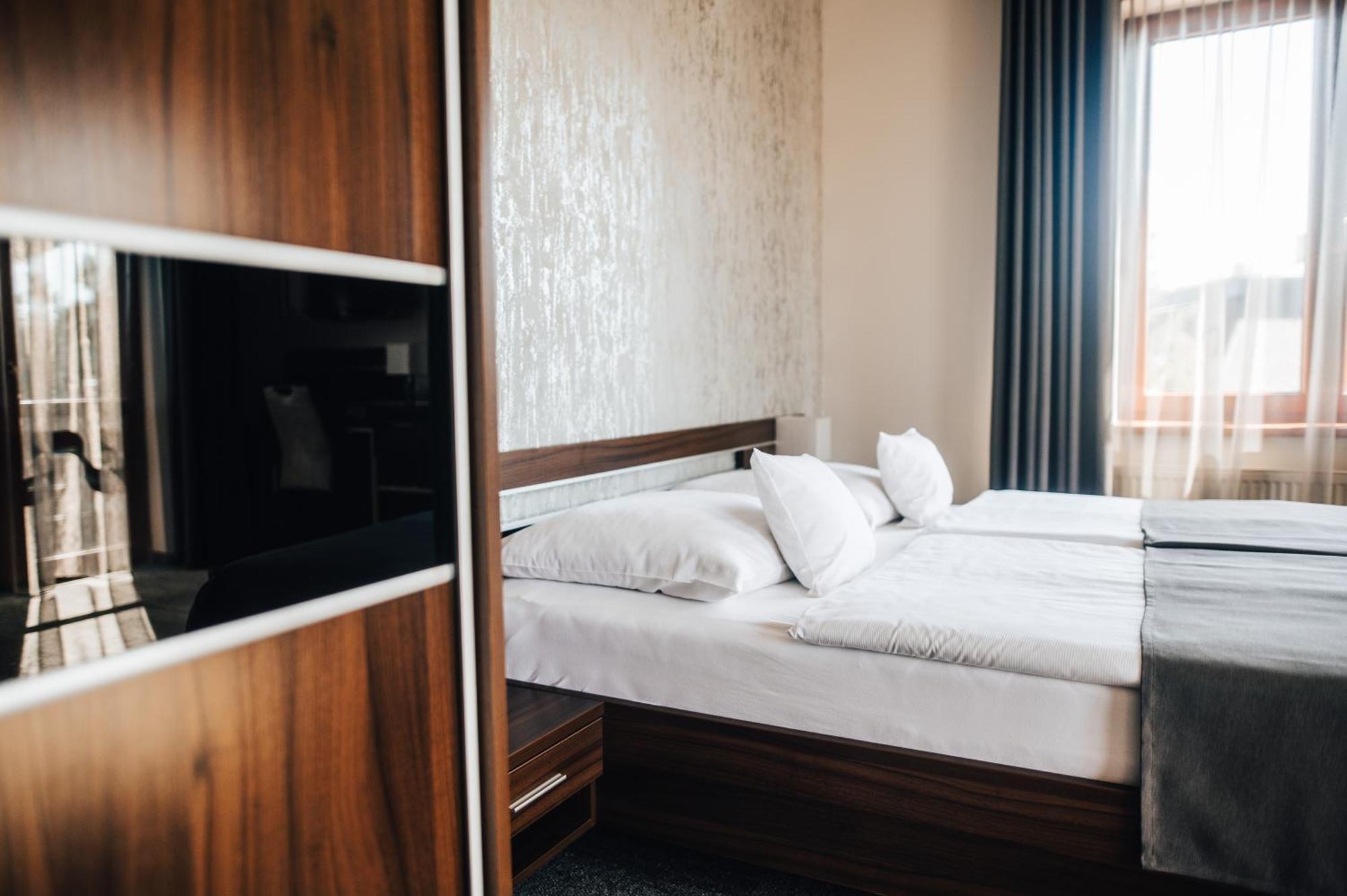 Hotel Elegance Šumperk Kültér fotó