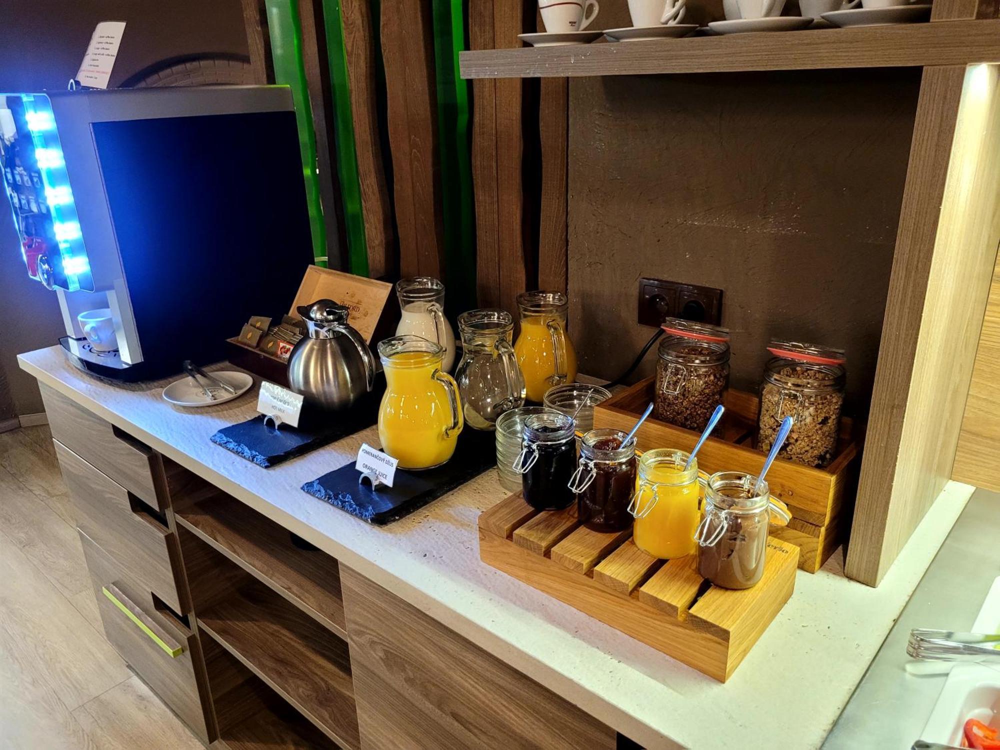 Hotel Elegance Šumperk Kültér fotó